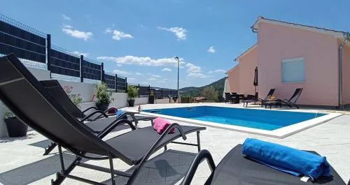 Family friendly house with a swimming pool Sibenik - 21939