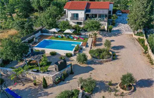2 Bedroom Beautiful Home In Sibenik