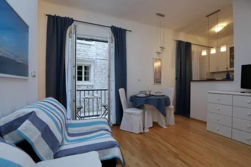 Medulić studio for 2 in old town with free parking