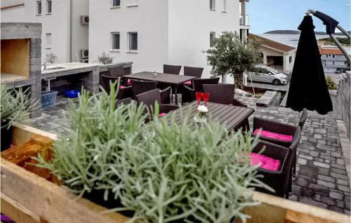 Nice Apartment In Sibenik With Kitchen