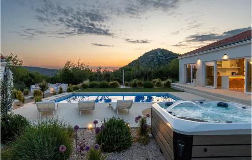 Villa Nebesi
