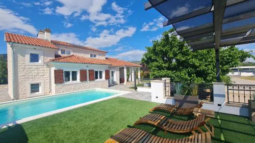 Whitestone Villa