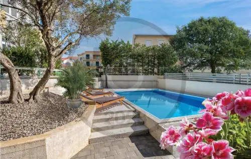 4 Bedroom Amazing Apartment In