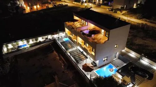 VillaMIA heated pool - jacuzzi-10 persons-boat tours - Luxury