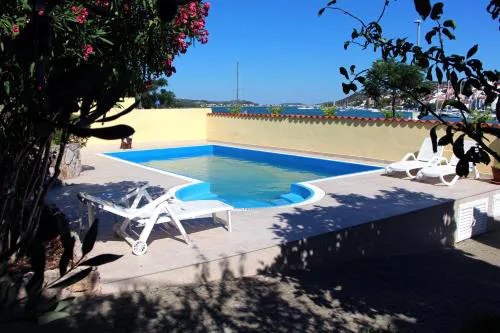 2 Bedroom Apartment with Pool in Tisno