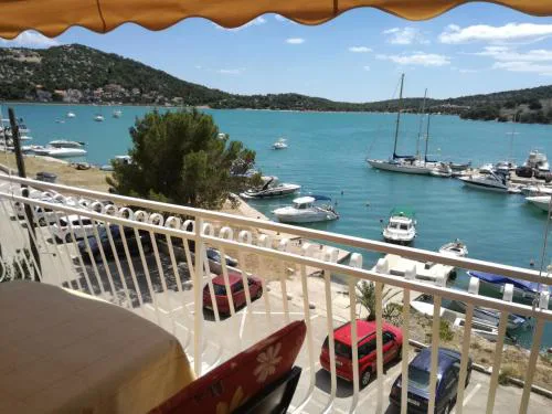 Apartments Nera Tisno