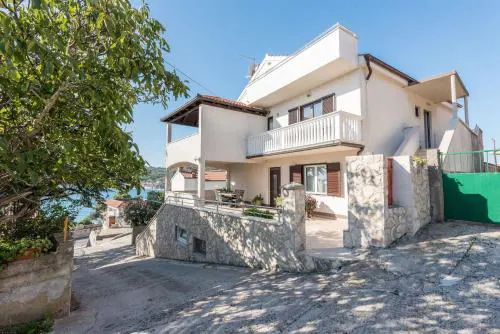 Apartments Snjezana