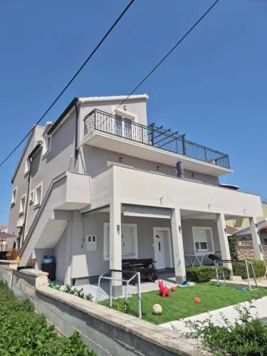 Apartments Tonći