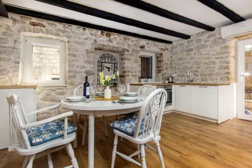 Captain's Lodge