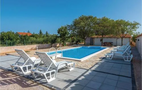 Nice Home In Cista Velika With Wifi