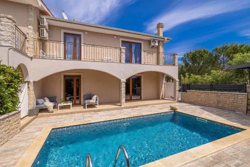 Villa Dijana East