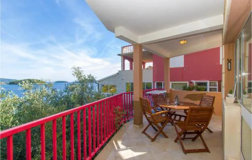 3 Bedroom Gorgeous Apartment In Blato