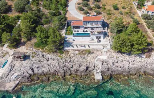 Awesome Home In Karbuni With Sauna