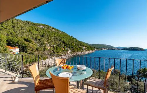 Gorgeous Apartment In Prizba With Wifi