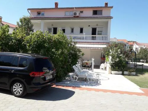 Fewo Daisy mit Pool,Parking,Terrassen , Garten, Grill