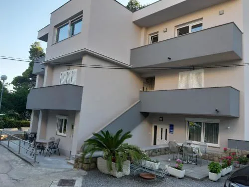 Apartment Pahljina