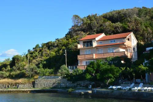 Apartments by the sea Supetarska Draga - Donja, Rab - 17201