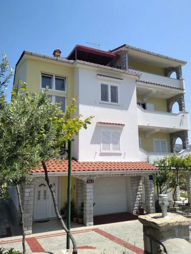 Apartments Mlacovic