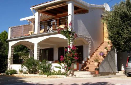 Apartments with parking spaces Barbat, Rab - 22087