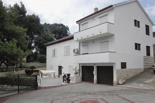 Family friendly apartments with a swimming pool Mundanije, Rab - 5072