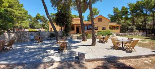 Kandarola Resort