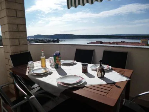 Klimatisierte Wohnung mit Whirlpool und Grill