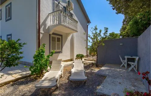 Nice Apartment In Rab With Wifi