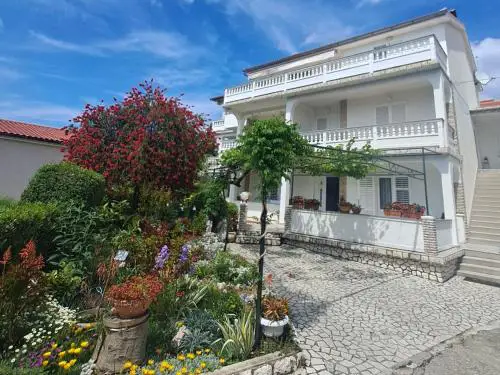 Pahljina Apartments