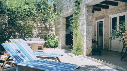 Rector's Villa - Charming Retreat in Old Town with Jacuzzi in Private Courtyard