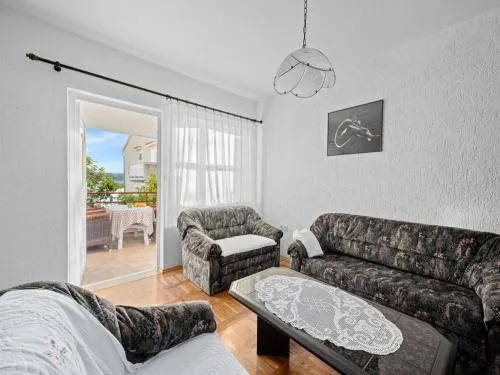 Serene seafront apartment in Rab island
