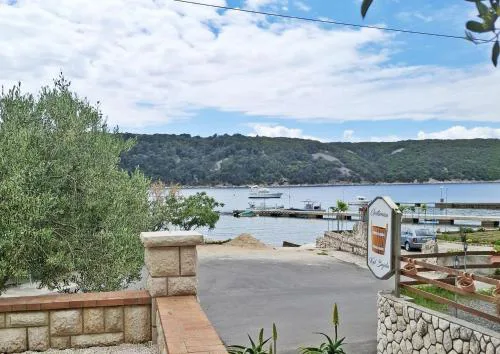 Seafront Family Apartment Una - Sunny Rab Island