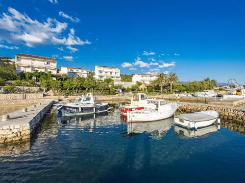 Beautiful studio apartment near sandy beaches