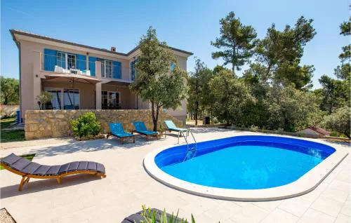 Stunning Home In Banjol