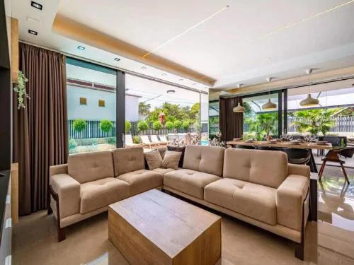 Villa Omega - Four Bedroom Villa with Swimming Pool