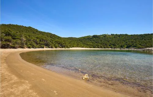 1 Bedroom Lovely Apartment In Saplunara