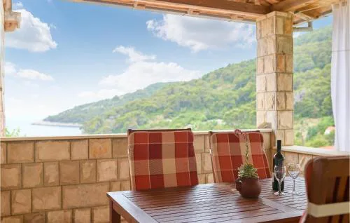 Cozy Apartment In Saplunara With Wifi