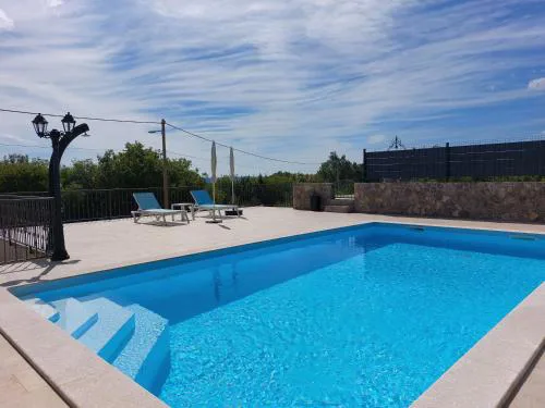 Holiday house with private Pool