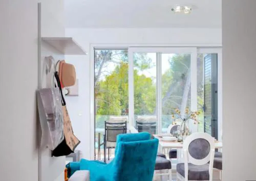Apartment Sunshine, Sea View & Beach!
