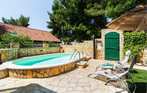 Two-Bedroom Apartment In Ivan Dolac