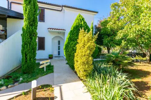 Apartment VESNA