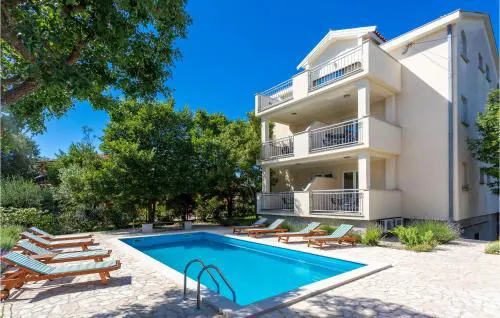 Awesome Apartment In Pinezici With Wifi
