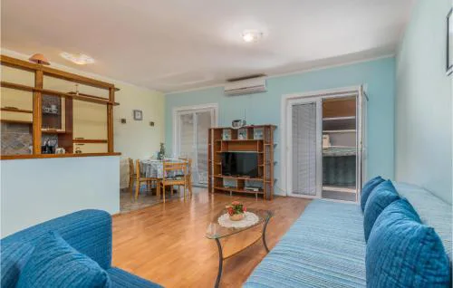 Beautiful Apartment In Pinezici