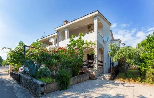 Nice Apartment In Pinezici With Wifi