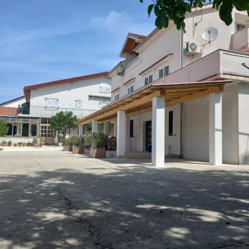 Apartment-rooms Preka