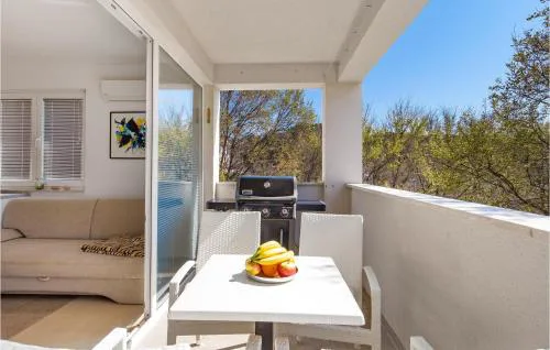 Stunning Apartment In Palit With Wifi