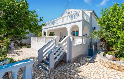 Beautiful Apartment In Potocnica