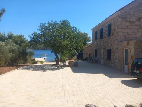 Seaside house for families with children Skrivena Luka, Lastovo - 24059