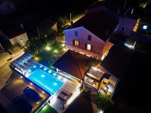 Apartments with swimming pool Preko, Ugljan - 14163
