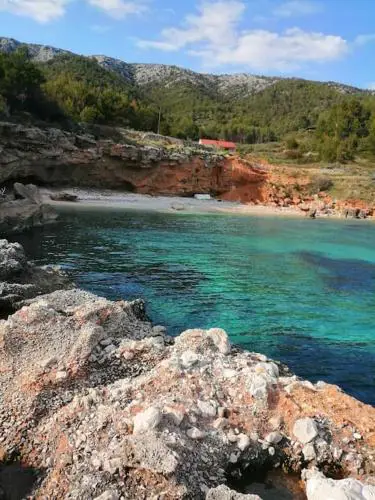 Kuća za odmor Gnjila u uvali iznad prekrasne plaže