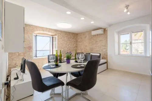 Ladovina, Relaxing Enviroment with a Modern Apartment in a Old Stone House